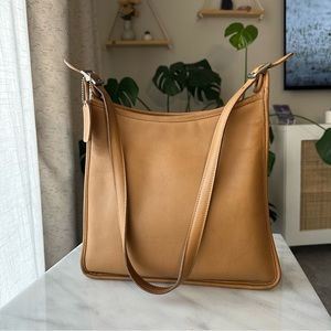 Vintage Coach 9073 Andrea Bucket Tote in Camel